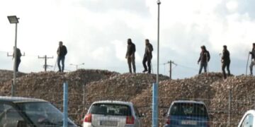 Αγρότης κατά αστυνομικού με την… κατσούνα – Η φωτογραφία από τα Χανιά που έγινε viral