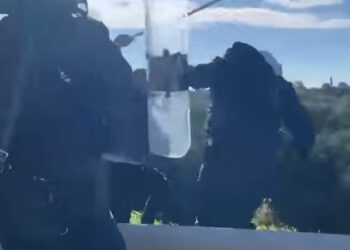 Ξύλο μεταξύ αγροτών και αστυνομικών – Μαγκούρες και χημικά στο μπλόκο του Ρίου – Αντιρρίου – Δείτε βίντεο