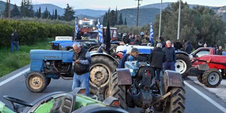 Alldaynews.gr Με ενσυναίσθηση αλλά μέχρι τέλους οι αγρότες: Ανοίγουν διόδια, παραμένουν τα μπλόκα