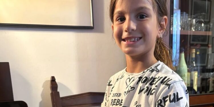 Η 8χρονη Αλεξάνδρα Γουδά κατέκτησε το ασημένιο βραβείο στον Διεθνή Διαγωνισμό Debussy