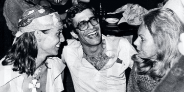 Ζήτησε μόνο μια χάρη: Ο Έλληνας παπαράτσι που τράβηξε την απαγορευμένη φωτό της συντρόφου του Αλ. Ωνάση, κράτησε το λόγο του