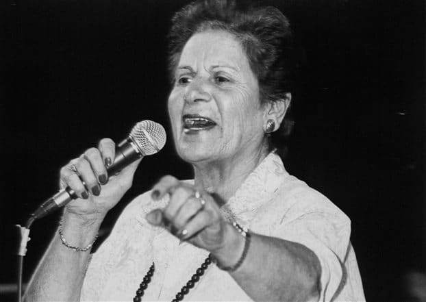 Πέθανε ξεχασμένη στο σπίτι της στους Αγίους Αναργύρους η μεγάλη γυναικεία φωνή 3 καρχαρία