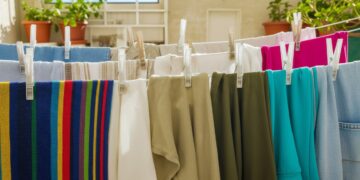 Αυτό το άγνωστο κουμπί του πλυντηρίου επιτρέπει να στεγνώνουν τα ρούχα πολύ πιο γρήγορα τον χειμώνα