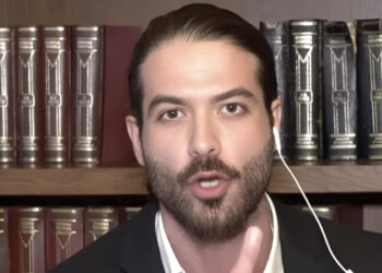 Άρης Μουγκοπέτρος: Δείχνει τα ακρωτηριασμένα του δάχτυλα και ξεσπάει – «Μου στέρησαν τα παιδιά μου – Με αυτό το χέρι θα πάω να δουλέψω στην οικοδομή και θα τους πάω τα λεφτά»