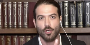 Άρης Μουγκοπέτρος: Δείχνει τα ακρωτηριασμένα του δάχτυλα και ξεσπάει – «Μου στέρησαν τα παιδιά μου – Με αυτό το χέρι θα πάω να δουλέψω στην οικοδομή και θα τους πάω τα λεφτά»