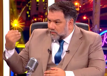 Γρηγόρης Αρναούτογλου: Έβγαλε τον γιο του ζωντανά στην τηλεόραση – Δείτε πόσο του μοιάζει