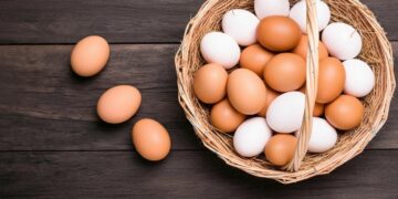 Λίγοι το γνωρίζουν: Ποια είναι η διαφορά ανάμεσα στα λευκά και τα καφέ αυγά
