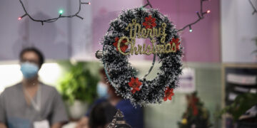 «Παιδί μου, σου είπα ψέματα» – Σπαρακτική επιστολή εκπαιδευτικού για τα παιδιά που θα περάσουν τα Χριστούγεννα μόνα τους στο νοσοκομείο