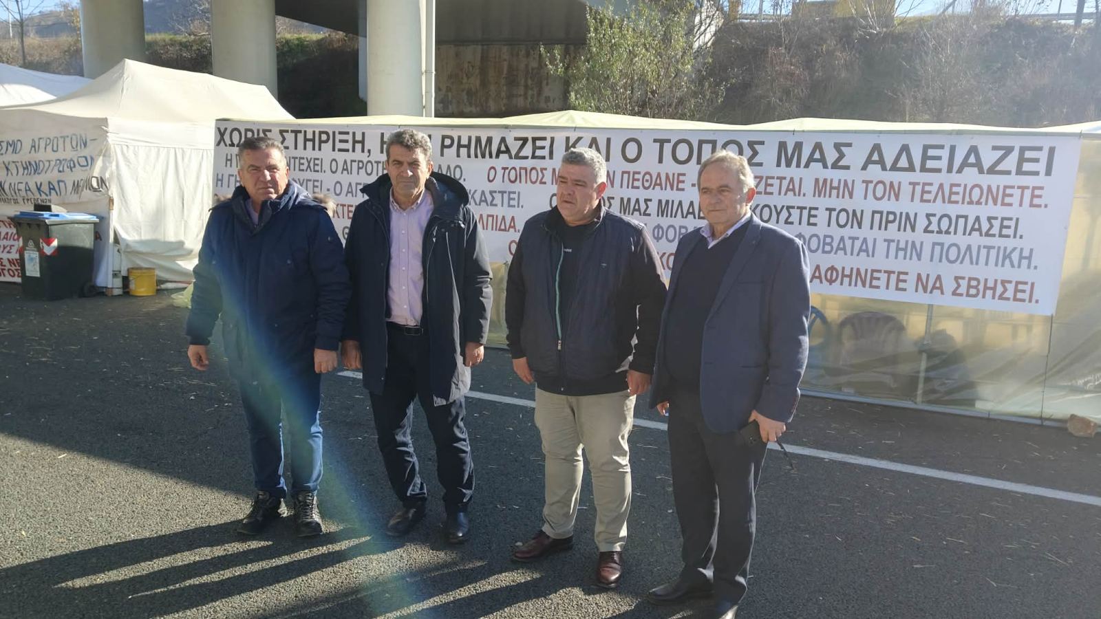 Αγρότες πρόσφεραν κρόκο και μήλα στους διερχόμενους οδηγούς στην Κοζάνη 3 eikona viber 2025 12 09 11 59 09 623