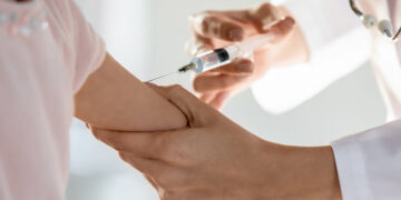 Alldaynews.gr Πόσο σοβαρή είναι η «σούπερ γρίπη» – Τα συμπτώματα – Φόβοι για πολλές λοιμώξεις συγχρόνως (video)