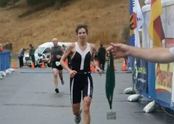 Καρχαρίας κατασπάραξε αθλήτρια την ώρα της προπόνησης – «Αναδύθηκε από το νερό με ανθρώπινο σώμα στο στόμα του»