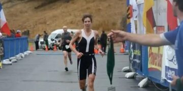 Καρχαρίας κατασπάραξε αθλήτρια την ώρα της προπόνησης – «Αναδύθηκε από το νερό με ανθρώπινο σώμα στο στόμα του»