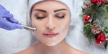 Alldaynews.gr Holiday Face Refresh: Πώς να δείχνεις ξεκούραστη στις γιορτές (ακόμα κι αν δεν είσαι)