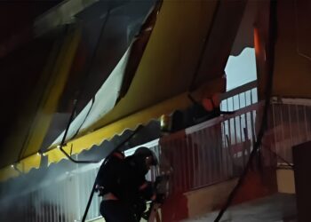 Νεκροί δύο άνδρες που εγκλωβίστηκαν σε φωτιά σε διαμέρισμα (video)