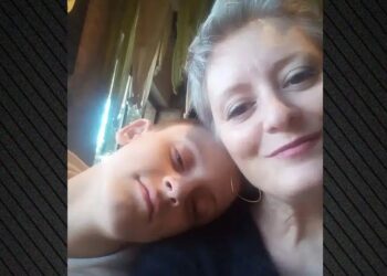 Συγκλονίζει η μητέρα που έγινε δότρια ήπατος για μεταμόσχευση στον γιο της – «Και την καρδιά μου να μου ζήταγαν, θα την έδινα»