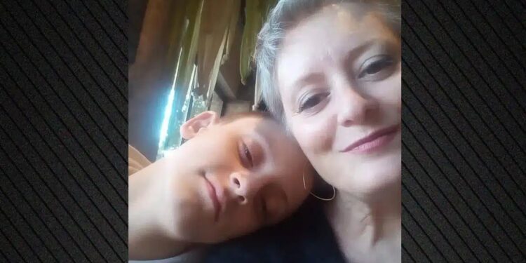 Συγκλονίζει η μητέρα που έγινε δότρια ήπατος για μεταμόσχευση στον γιο της – «Και την καρδιά μου να μου ζήταγαν, θα την έδινα»