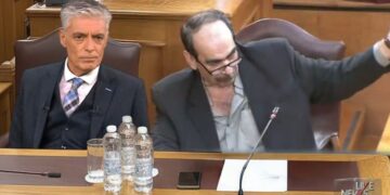 Alldaynews.gr Νέο Έπος: Ο Ευαγγελάτος άραξε δίπλα στον «Φραπέ» στην Εξεταστική! (video)