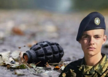 «Η χειροβομβίδα δεν εξερράγη στα χέρια του Ραφαήλ» – Εξελίξεις με τον νεκρό 19χρονο οπλίτη (video)