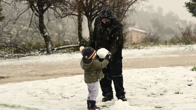 Καιρός: Πρωτοχρονιά με χιόνια και τσουχτερό κρύο – Σε ποιες περιοχές της Αττικής θα χιονίσει