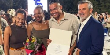 Alldaynews.gr Καραλής: «Μάνα… το πήρα» – Η ανάρτηση του Έλληνα Πρωταθλητή για την απονομή του πτυχίου του