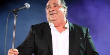 Alldaynews.gr Αδελφός Βασίλη Καρρά για τα 2 χρόνια: «Κλείνω το ραδιόφωνο όταν ακούω τραγούδια του – Πάω στο μνήμα του και…» (video)