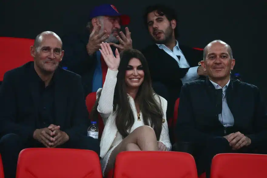 Η Κίμπερλι Γκιλφόιλ στο ΣΕΦ με τους αδελφούς Αγγελόπουλους - Χαμός με τα πόδια της 7 kimberly sef 01