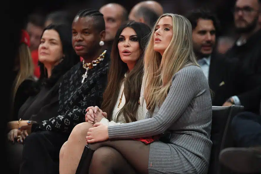 Η Κίμπερλι Γκιλφόιλ στο ΣΕΦ με τους αδελφούς Αγγελόπουλους - Χαμός με τα πόδια της 4 kimberly sef 05