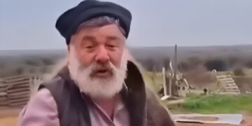 Alldaynews.gr Θλίψη: Κατέρρευσε ο κτηνοτρόφος που αποχαιρέτησε με δάκρυα τα 450 πρόβατά του – τα τελευταία της ντόπιας ιστορικής φυλής Ρουμλουκίου – Νοσηλεύεται στα Γιαννιτσά με συμπτώματα εγκεφαλικού