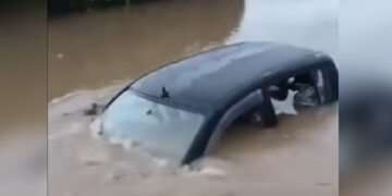 Εγκλωβισμένοι άνθρωποι στη Λακωνία και δρόμοι «ποτάμια» στην Εύβοια από την κακοκαιρία Byron – Προβλήματα σε όλη την Ελλάδα