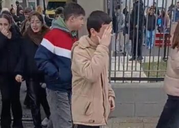 Μαθητές αρνήθηκαν να πουν τα κάλαντα στον Άδωνι Γεωργιάδη – Στήριξη στους αγρότες γονείς τους (video)