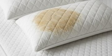 Alldaynews.gr Πώς να λευκάνετε κιτρινισμένα μαξιλάρια σε 10 λεπτά χωρίς να χρησιμοποιήσετε το πλυντήριο