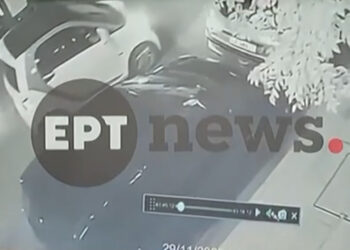 Η στιγμή που αυτοκίνητο χτυπά 17χρονο και τον εγκαταλείπει αιμόφυρτο στην άσφαλτο – Αυτό είναι το αυτοκίνητο που τον παρέσυρε (video)