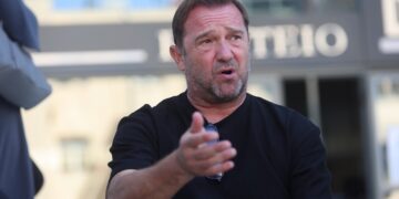 Ξέσπασμα Πλακιά για την ευχετήρια κάρτα της Hellenic Train: «Απόλυτη χυδαιότητα»