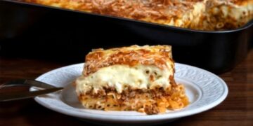 Το «παστίτσιο της τεμπέλας»: Η εύκολη συνταγή με ριγκατόνι της Αργυρώς Μπαρμπαρίγου