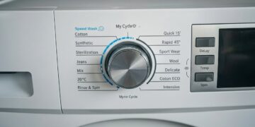 Αυτό το άγνωστο κουμπί του πλυντηρίου επιτρέπει να στεγνώνουν τα ρούχα πολύ πιο γρήγορα τον χειμώνα