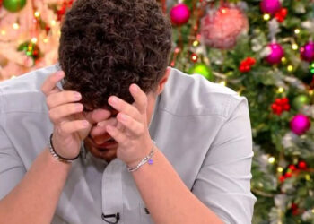 Ο Στέφανος Παπαδόπουλος έβαλε τα κλάματα on air: «Ο Γιώργος Μαζωνάκης να έρθει να με κοιτάξει στα μάτια – Μέχρι την τελευταία στιγμή ζήταγε μην του κάνω μήνυση»