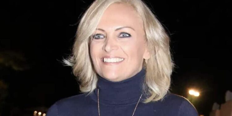 Alldaynews.gr Χριστίνα Λαμπίρη: «Όταν πάω στην κόρη μου, μένω σε ξενοδοχείο – Δεν έχω χειρότερο από το να έχεις μια πεθερά στο σπίτι»