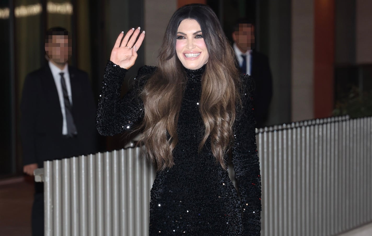 Μοιάζει 40αρα αλλά είναι...: Αυτή είναι η πραγματική ηλικία και καταγωγή της καλλονής Κίμπερλι Γκιλφόιλ 1 stigmiotypo othonis 2025 11 14 00.48.59