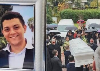 Δάκρυσε και η Παναγία στην κηδεία του 24χρονου Σωτήρη που σκοτώθηκε στο τροχαίο στη Λούτσα – Συντετριμμένη η μητέρα του