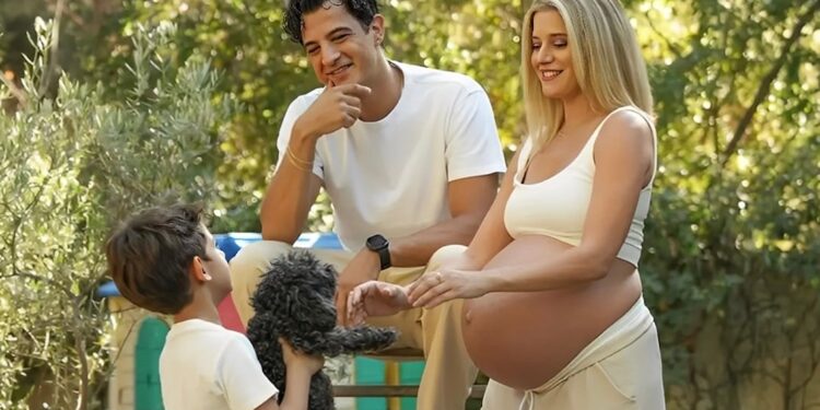 Alldaynews.gr Δήμος Αναστασιάδης για Τζένη Θεωνά: «Η δεύτερη εγκυμοσύνη ήταν σοκαριστική γιατί ο γιατρός μας είχε πει ότι απαγορεύεται»