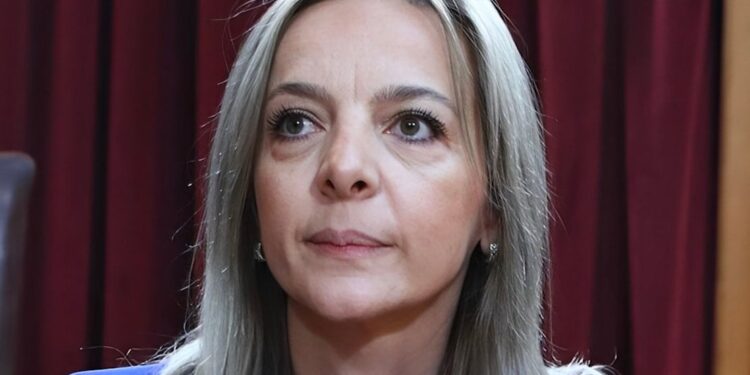 Alldaynews.gr Σεμερτζίδου κατά Κωνσταντοπούλου: «Μετέτρεψε την Εξεταστική σε τσίρκο»