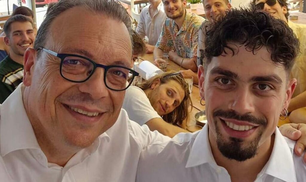 Alldaynews.gr Φάμελλος - γιος