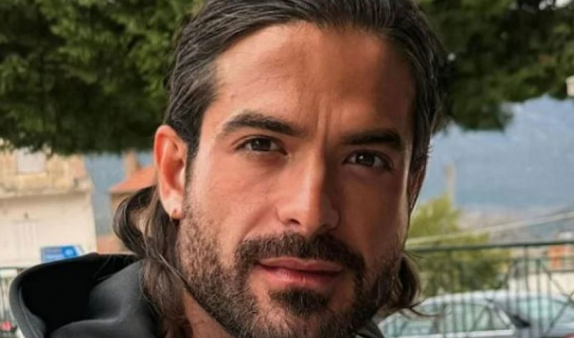 Alldaynews.gr Σοβαρό τροχαίο για τον Άρη Μουγκοπέτρο – Στο νοσοκομείο ο μουσικός (video)