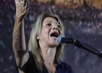 Σάλος με την Μαρία Καρυστιανού – Χιλιάδες άτομα την θέλουν Πρωθυπουργό