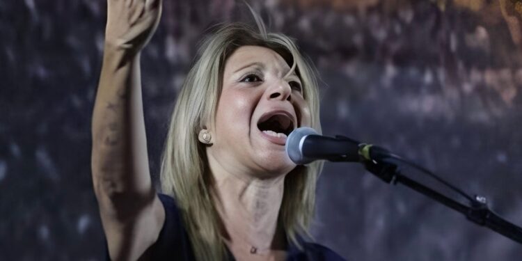 Alldaynews.gr Σάλος με την Μαρία Καρυστιανού – Χιλιάδες άτομα την θέλουν Πρωθυπουργό