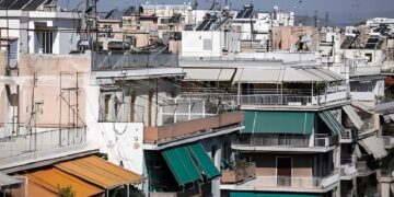 Νέο πρόγραμμα ανακαίνισης που καλύπτει πλακάκια, τέντες, κουφώματα και κουζίνες και αφορά μόνο παλιές κατοικίες – Πότε ξεκινούν οι αιτήσεις