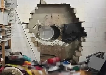 Χριστουγεννιάτικο ριφιφί σε πασίγνωστη τράπεζα: Τρύπησαν τοίχους, άδειασαν 3.200 θυρίδες με λεία 30 εκατ. ευρώ