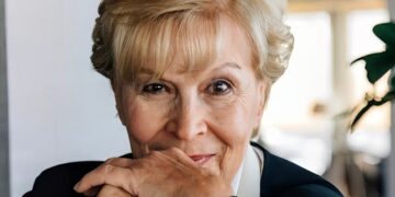 Alldaynews.gr Πώς είναι σήμερα στα 89 η πασίγνωστη Ελληνίδα τραγουδίστρια του ελαφρού τραγουδιού