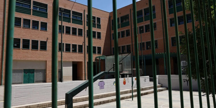 Συναγερμός σε σχολείο – Μαθήτρια διαγνώστηκε με μηνιγγίτιδα (video)