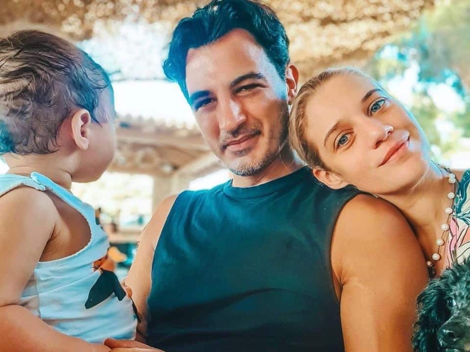 Δήμος Αναστασιάδης για Τζένη Θεωνά: «Η δεύτερη εγκυμοσύνη ήταν σοκαριστική γιατί ο γιατρός μας είχε πει ότι απαγορεύεται» 3 theona2